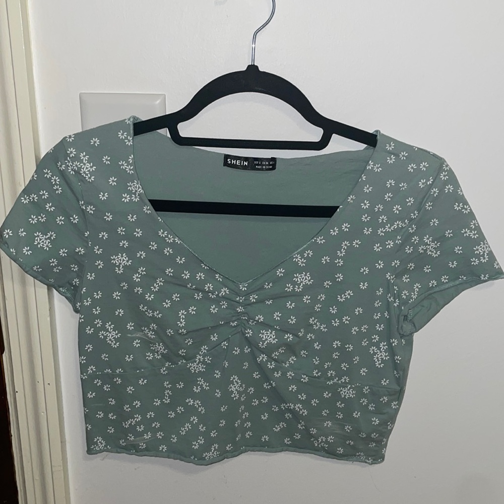 Floral top NWOT